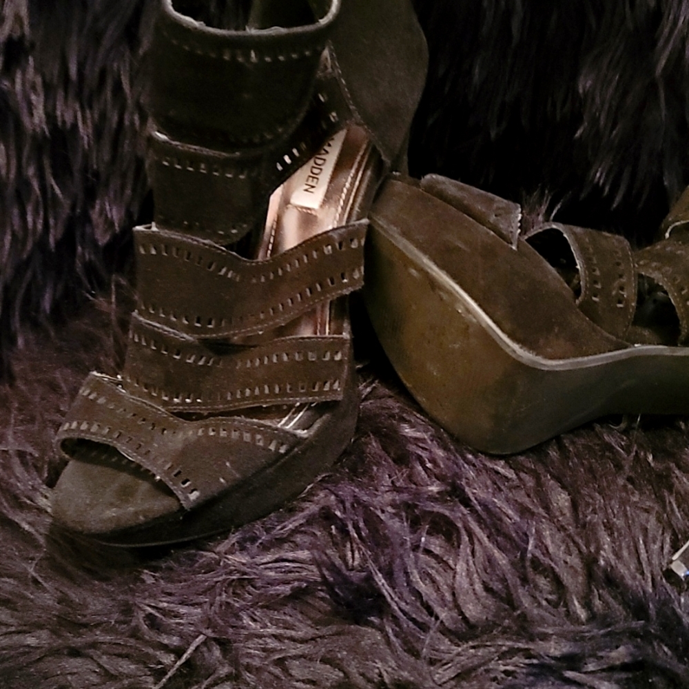 Shoe